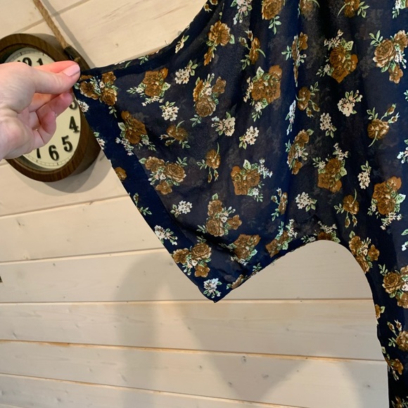 Rachel & Chloe | Floral Kimono - Picture 3 of 5